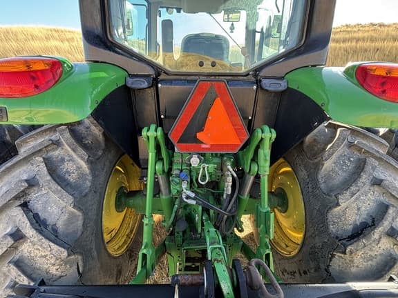 Image of John Deere 6110M equipment image 2