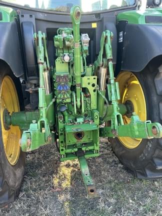 Image of John Deere 6110R equipment image 4
