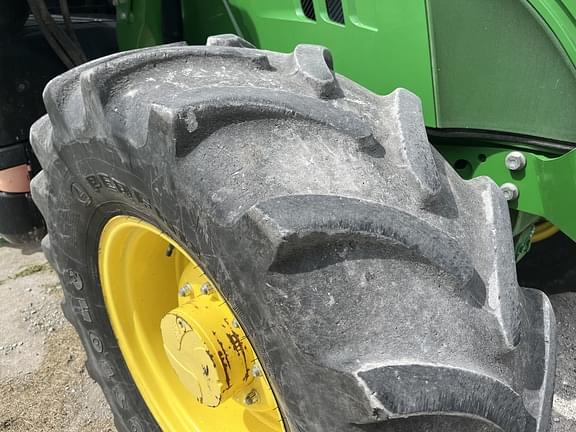 Image of John Deere 6110R equipment image 2
