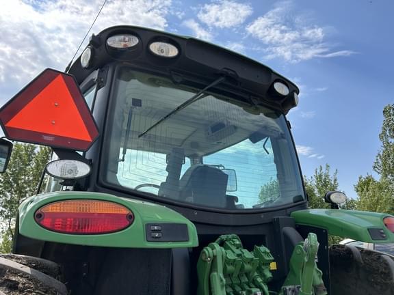 Image of John Deere 6110R equipment image 4