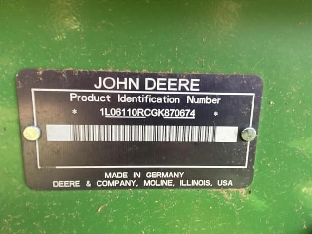 Image of John Deere 6110R equipment image 1