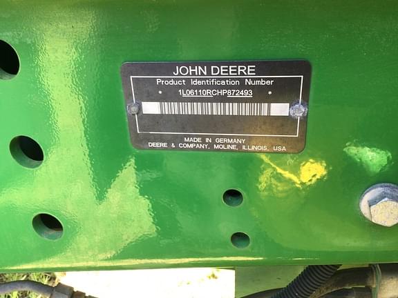 Image of John Deere 6110R equipment image 1