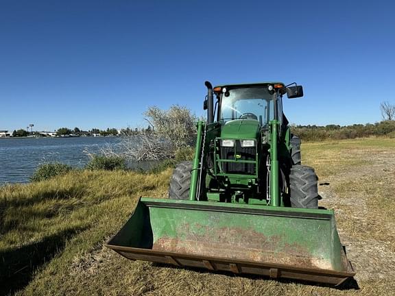 Image of John Deere 6120E equipment image 1