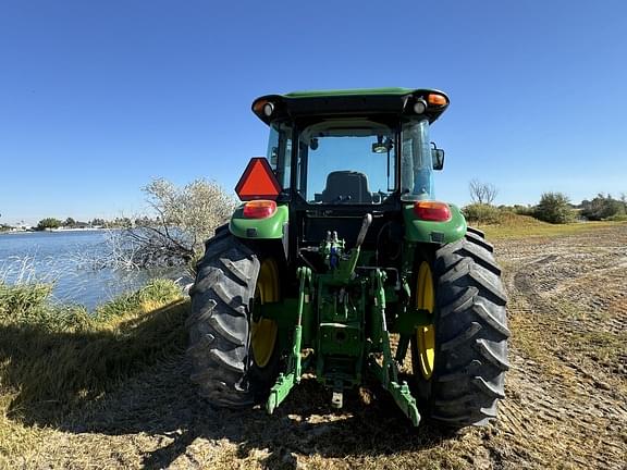 Image of John Deere 6120E equipment image 4