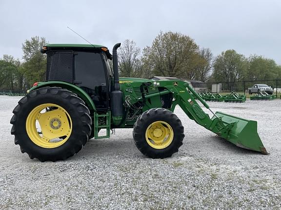 Image of John Deere 6120E equipment image 4