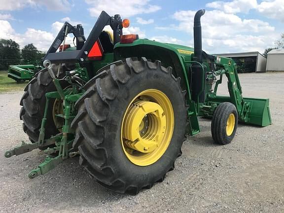 Image of John Deere 6120E equipment image 3