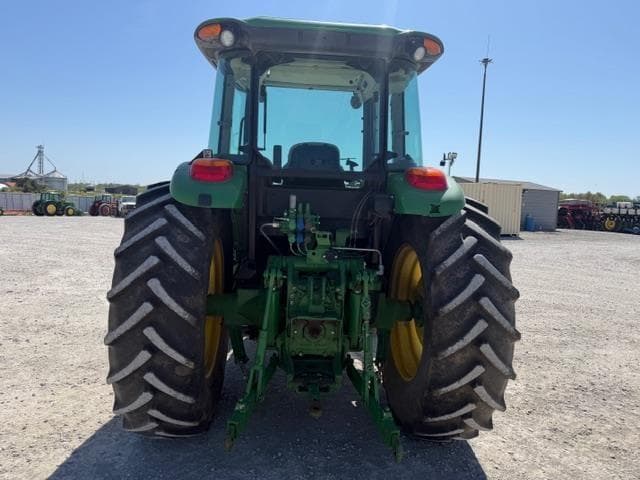 Image of John Deere 6120E equipment image 4