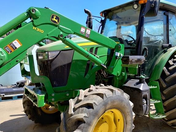 Image of John Deere 6120E equipment image 1