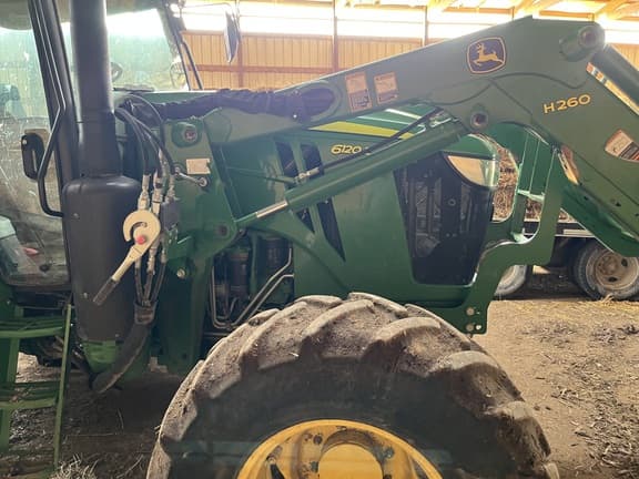 Image of John Deere 6120E equipment image 3