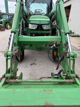 Image of John Deere 6120M equipment image 4