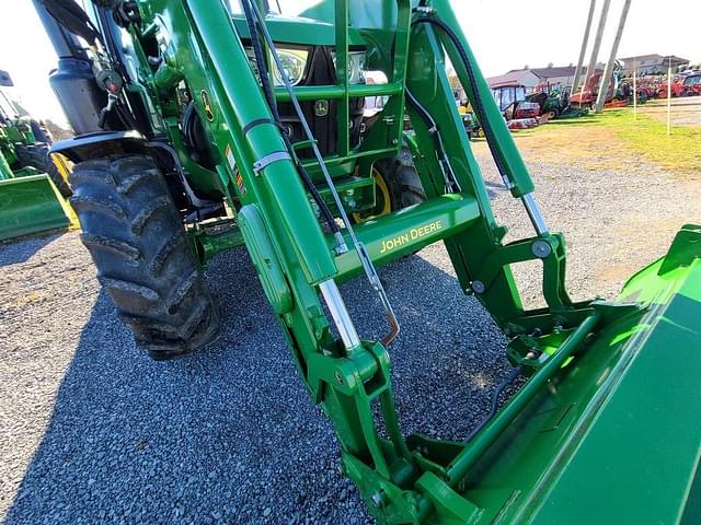 Image of John Deere 6120M equipment image 4