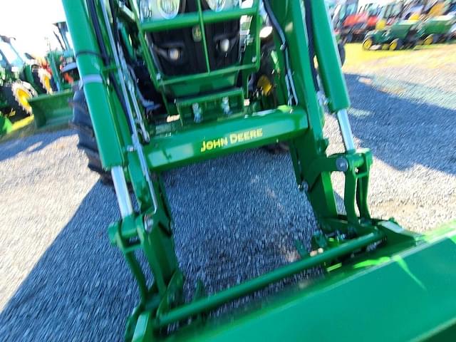 Image of John Deere 6120M equipment image 2