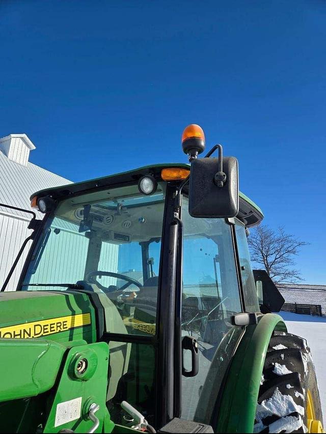 Image of John Deere 6135E equipment image 4