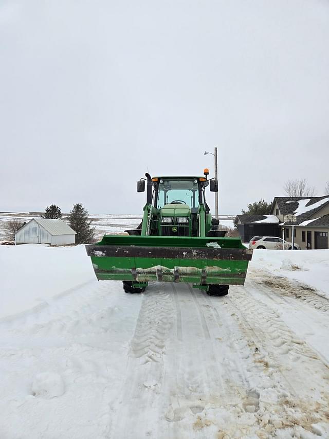 Image of John Deere 6135E equipment image 3