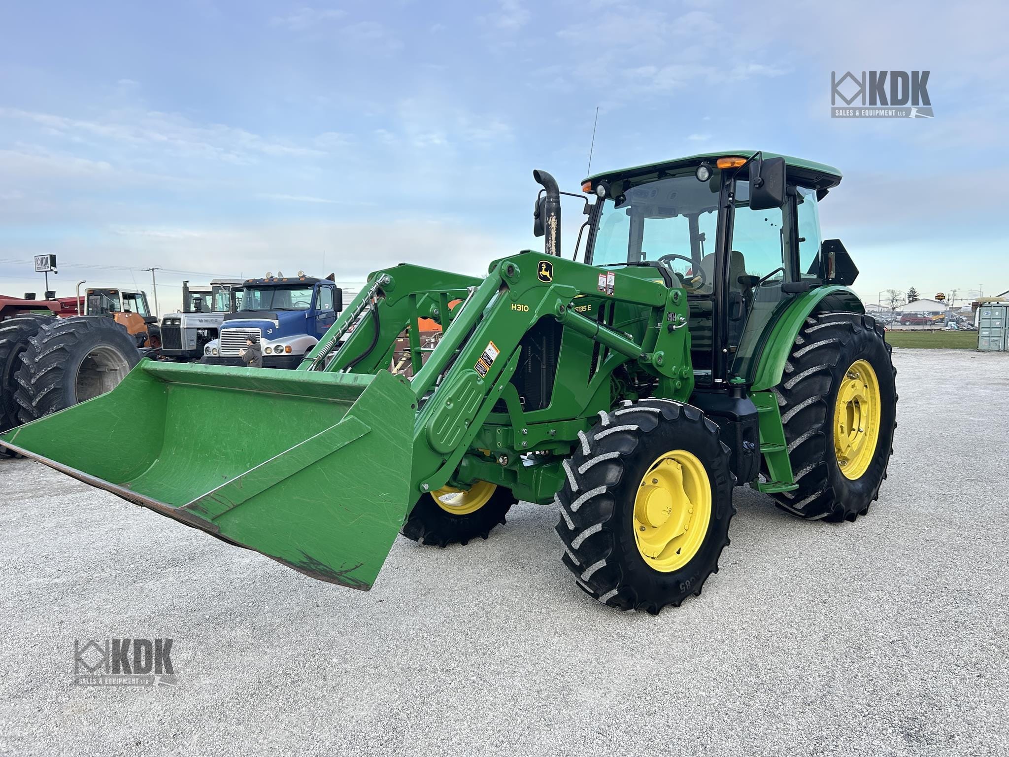 2017 John Deere 6135E Equipment Image0