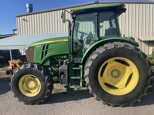 Image of John Deere 6135E equipment image 4