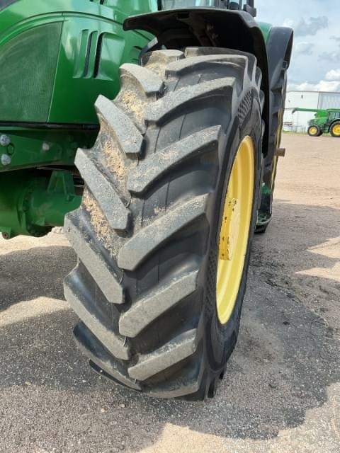 Image of John Deere 6175M equipment image 4