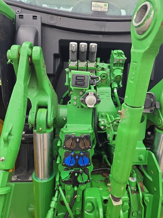 Image of John Deere 6175R equipment image 3