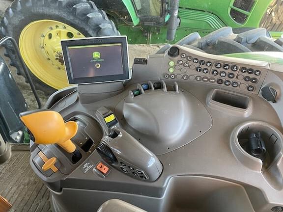 Image of John Deere 6215R equipment image 4