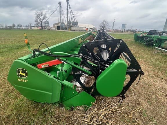 Image of John Deere 635F equipment image 4