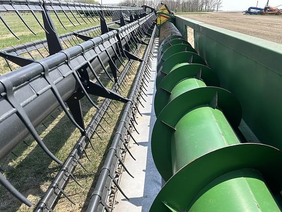 Image of John Deere 635F equipment image 4
