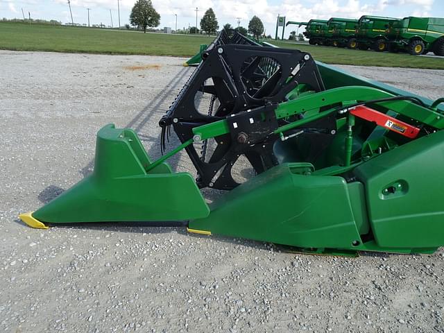 Image of John Deere 635F equipment image 4