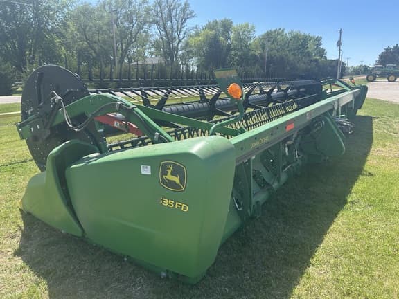 Image of John Deere 635FD equipment image 2