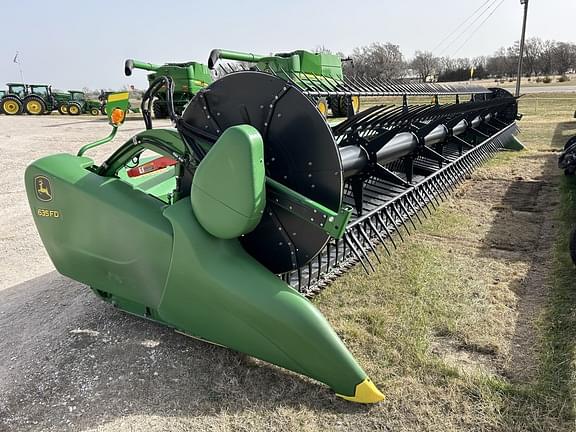 Image of John Deere 635FD equipment image 3