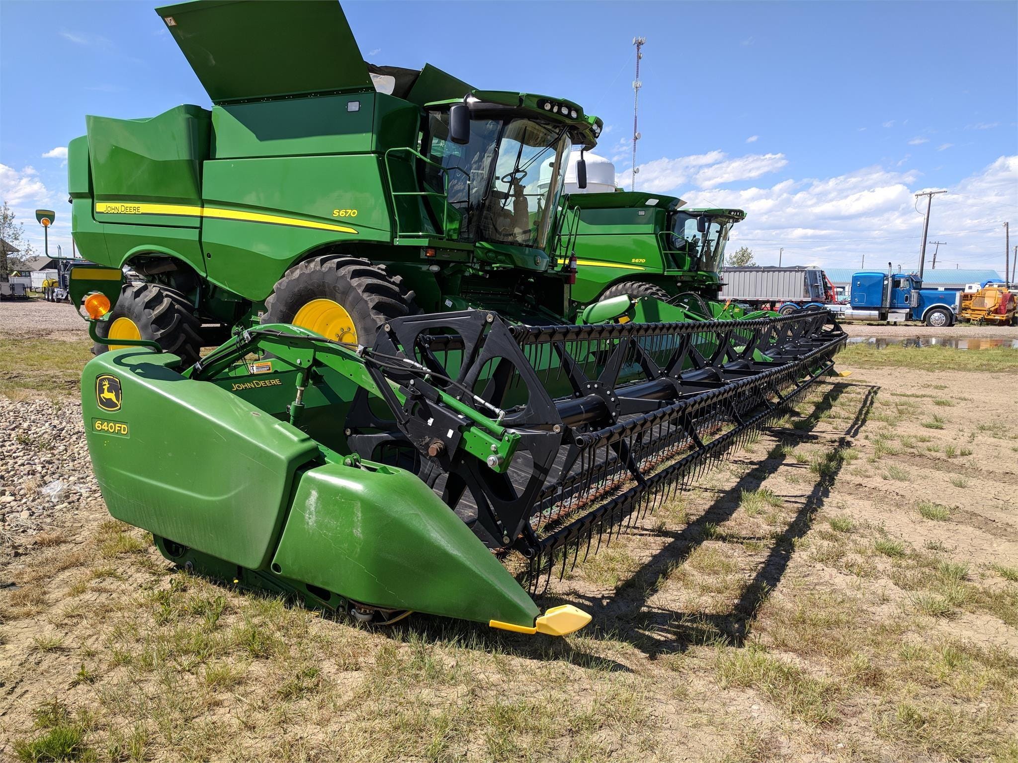 2017 John Deere 640FD Equipment Image0