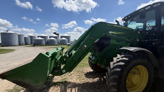 2017 John Deere 640R Equipment Image0