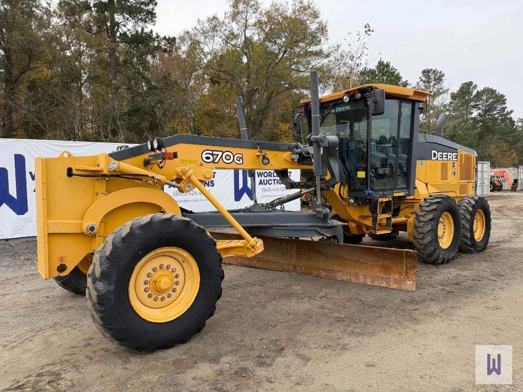 2017 John Deere 670G Equipment Image0