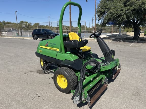 Image of John Deere 7200A equipment image 4