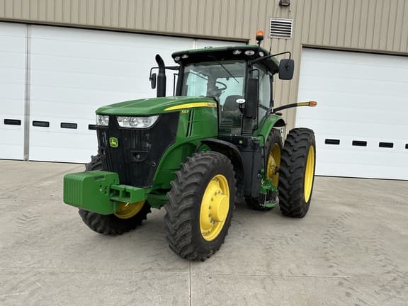 Image of John Deere 7210R equipment image 3