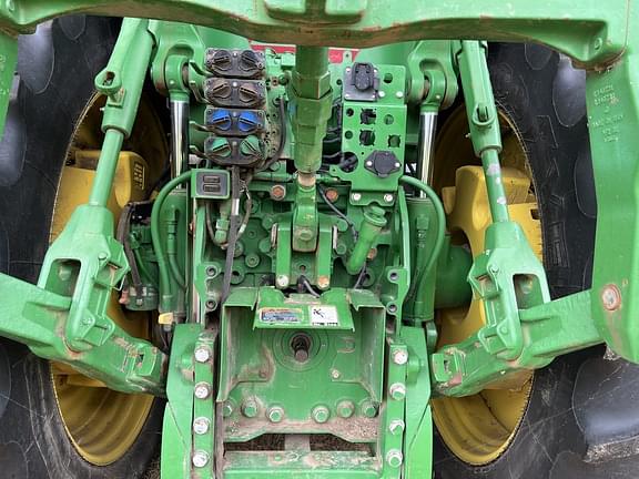 Image of John Deere 7210R equipment image 4