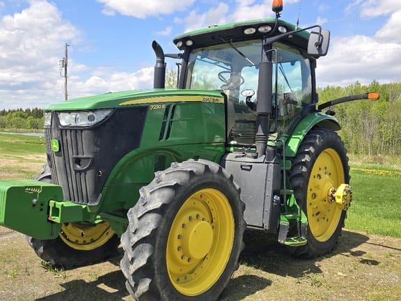 2017 John Deere 7230R Equipment Image0