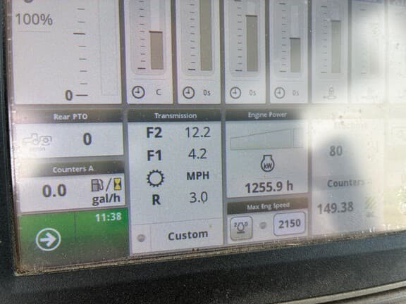 Image of John Deere 7230R equipment image 4