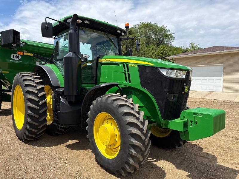 2017 John Deere 7230R Equipment Image0