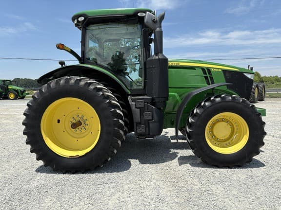 Image of John Deere 7250R equipment image 3