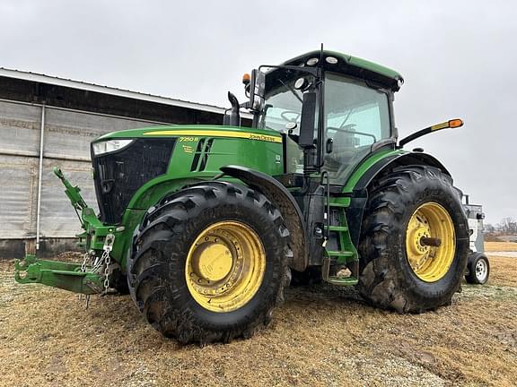 Image of John Deere 7250R Image 1