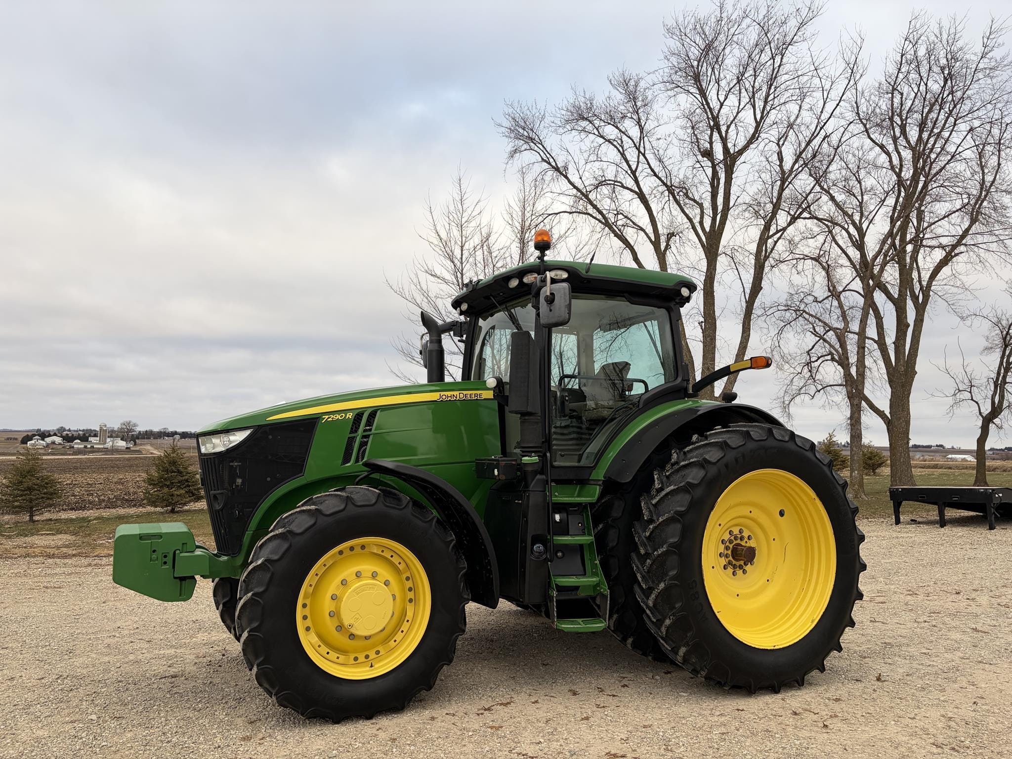 2017 John Deere 7290R Equipment Image0