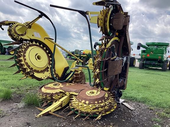 Image of John Deere 770 equipment image 1