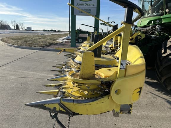 Image of John Deere 770 equipment image 1