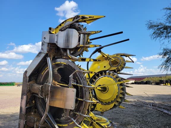 Image of John Deere 770 equipment image 2