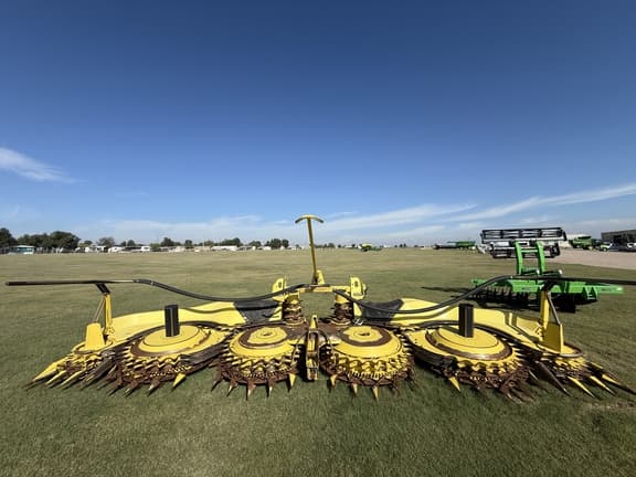 Image of John Deere 770 equipment image 1