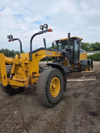Image of John Deere 770G Primary image