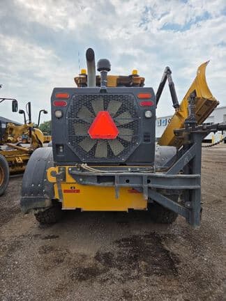 Image of John Deere 770G equipment image 3