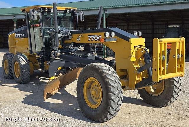 Image of John Deere 770G equipment image 2