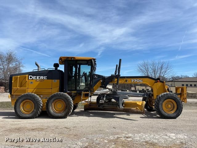 Image of John Deere 770G equipment image 3