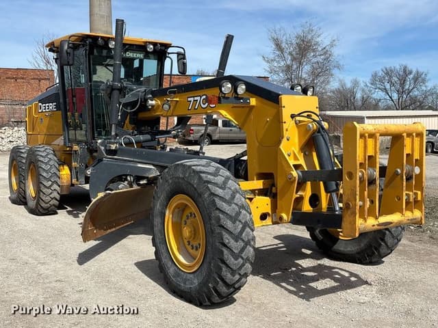 Image of John Deere 770G equipment image 2