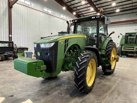Main image John Deere 8235R